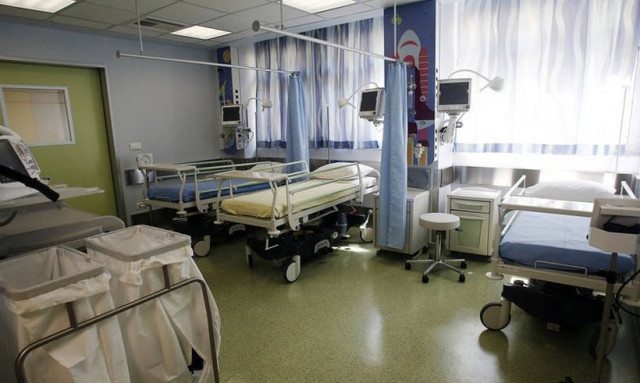 Μενίδι: Παραμένουν άφαντοι οι γονείς της 3χρονης -Δίνει μάχη στη ΜΕΘ του Παίδων ύστερα από παράσυρση