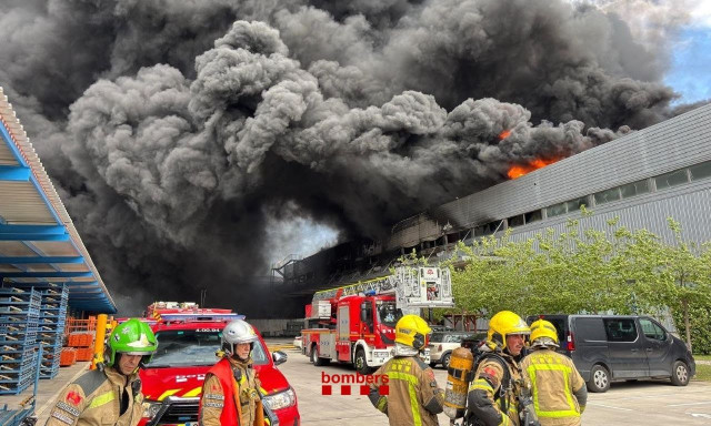Στις φλόγες εργοστάσιο της Honda στη Βαρκελώνη - Απομακρύνθηκαν 150 εργαζόμενοι