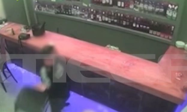 Χαλκίδα: Διέλυσαν μπαρ για να αναγκάσουν τον ιδιοκτήτη να πληρώσει προστασία