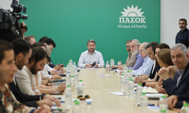 Ανδρουλάκης κατά Δούκα και Τσίπρα: Όχι σε πολιτικά προξενιά και σε κόμματα Μπαρτσελόνα