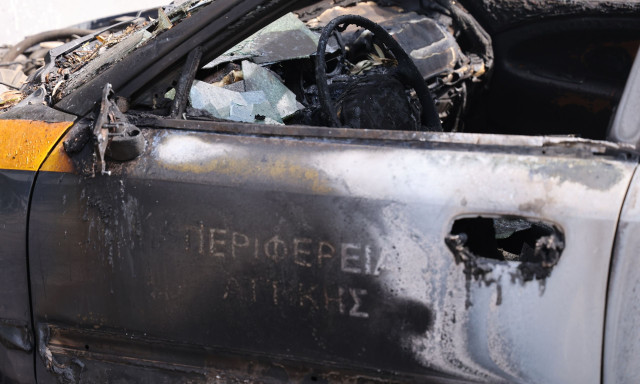 Μήνυμα Χαρδαλιά μετά την εμπρηστική επίθεση στο Μαρούσι: «Οι δράστες θα λογοδοτήσουν»
