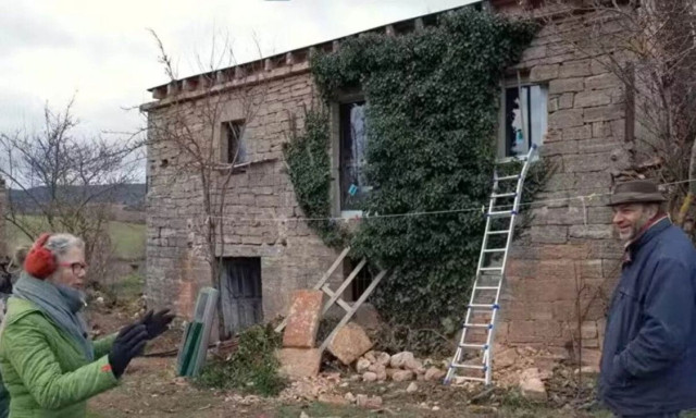 Ζευγάρι αγόρασε εγκαταλελειμμένο χωριό με 60 πέτρινα σπίτια για 350.000 ευρώ