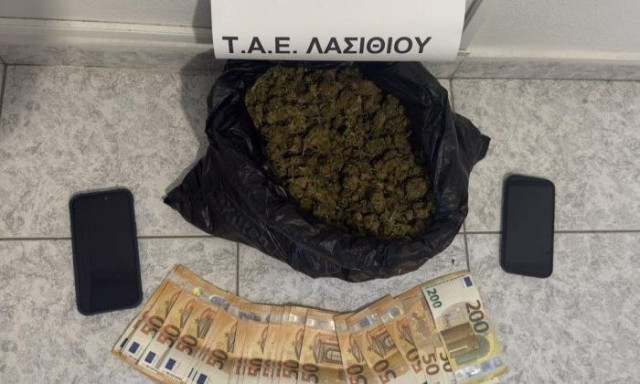 Κρήτη: Νεαροί dealers πιάστηκαν στον ΒΟΑΚ με ένα κιλό χασίς και πάνω από 3.000 ευρώ