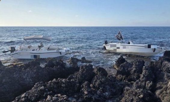 Λασίθι: Ατύχημα με δύο σκάφη στο Σίσι – Προσάραξαν σε βραχώδη ακτή, τραυματίστηκαν 9 τουρίστριες