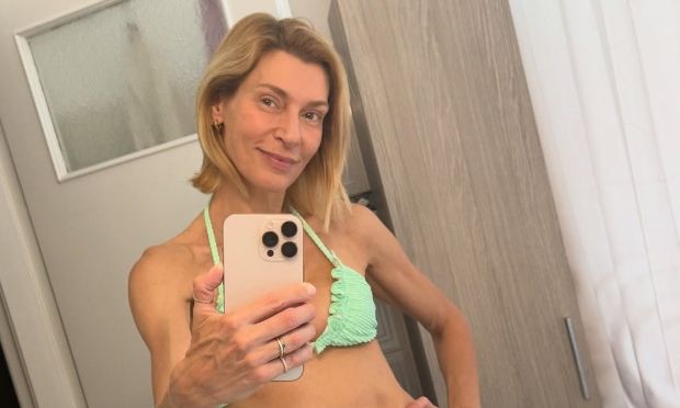 Ζέτα Δούκα: Η φωτογραφία με μαγιό στα 52 της και η εξομολόγηση για την ανορεξία και την βουλιμία