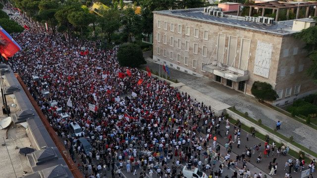 Αλβανία: Χιλιάδες διαδήλωσαν κατά του Ράμα στα Τίρανα