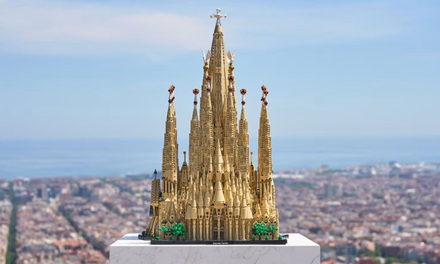 Η Lego κυκλοφόρησε σετ της Σαγράδα Φαμίλια με 12.060 κομμάτια