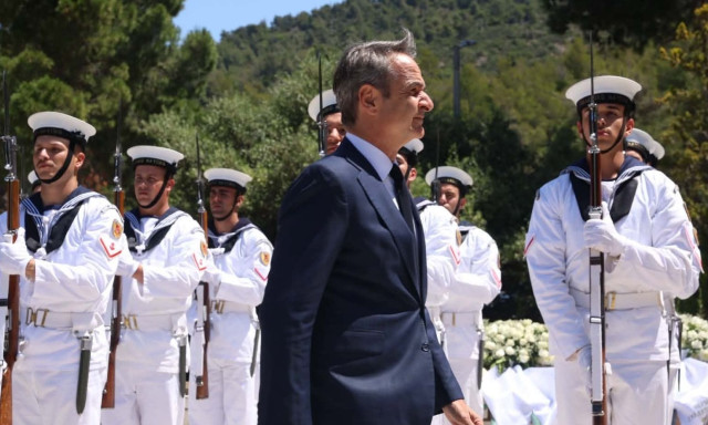 Αυτή την ώρα η κηδεία του Γιώργου Σουφλιά: Παρών ο πρωθυπουργός, πολιτικοί και πλήθος κόσμου