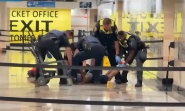 Επίθεση με μαχαίρι σε σιδηροδρομικό σταθμό στη Νέα Υόρκη: Έξι τραυματίες - Συνελήφθη ο δράστης