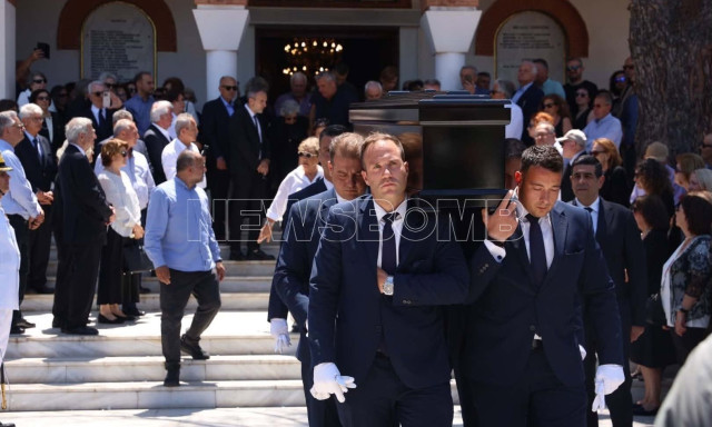 Θλίψη και οδύνη στην κηδεία του Γιώργου Σουφλιά: Παρών ο πρωθυπουργός, πολιτικοί και πλήθος κόσμου