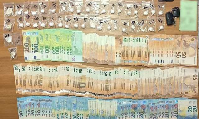Θεσσαλονίκη: 45χρονος έκρυψε 39 φιξάκια με κοκαΐνη στην πλάτη καθίσματος αυτοκινήτου