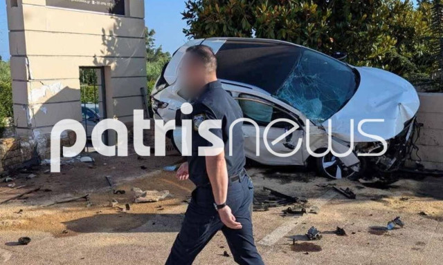 Σοβαρό τροχαίο στην Κυλλήνη: Αυτοκίνητο «καρφώθηκε» σε τοίχο, μία τραυματίας
