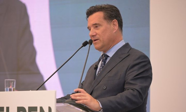 Γεωργιάδης: «Καταθέτω άμεσα τροπολογία για να απαγορεύονται τα πάντα από όσα ψεκασμένα καπνίζονται»