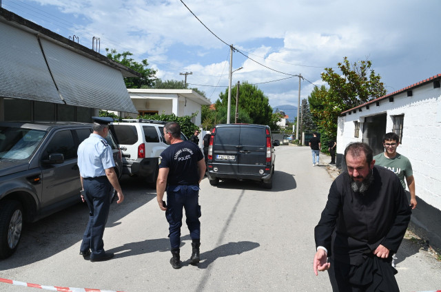 Λόγγος Αιγίου: Μαχαίρωσε μάνα και γιο με μεγάλο μένος