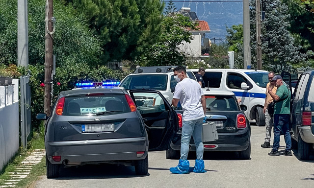 Αίγιο: «Ξύπνησα και τους βρήκα νεκρούς» - Δεν «σπάει» ο συλληφθείς, τι περιμένουν οι Αρχές