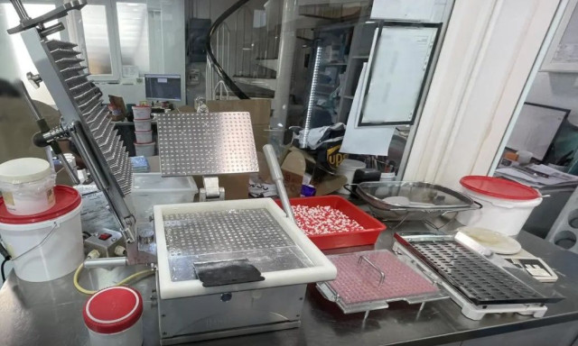 Χαλάνδρι: Εργαστήριο αναβολικών μέσα σε φαρμακείο - Πάνω από 1 εκατ. ευρώ το κέρδος του κυκλώματος