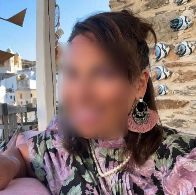 Πολεοδομίες: «Ορίστε το δώρο σου» - Έτσι πέρασαν χειροπέδες στην επίορκη σύζυγο του αρχηγού