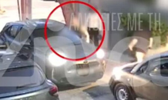 Σε ψυχιατρείο ο άνδρας που γρονθοκόπησε γυναίκα για την προτεραιότητα μπροστά στο παιδί της