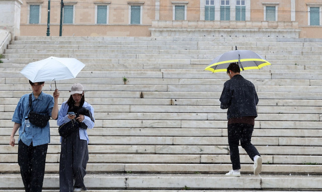 Καιρικό «κοκτέιλ» μέχρι τις 20 Ιουνίου: Ανεβαίνει ο υδράργυρος από Δευτέρα - Πού αναμένονται βροχές