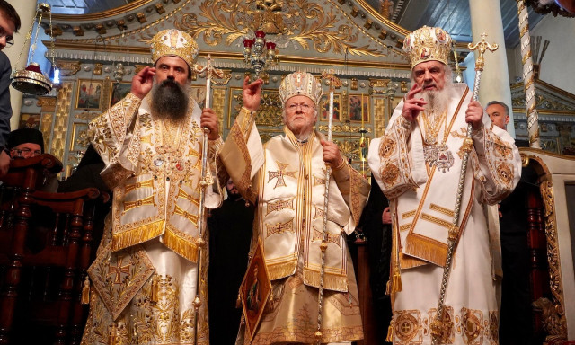 Λαμπρό συλλείτουργο Προκαθημένων για τα ονομαστήρια του Οικουμενικού Πατριάρχου στην Ίμβρο