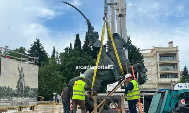 Τρίπολη: Επέστρεψε στην πλατεία Άρεως ο ανδριάντας του Θεόδωρου Κολοκοτρώνη