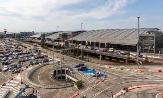 Συναγερμός στο Αμβούργο: Εκκενώθηκε τμήμα του αεροδρομίου λόγω μεγάλης αστυνομικής έρευνας