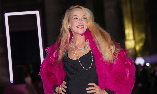 Η Jerry Hall αποκαλύπτει τα μυστικά της νεότητας στα 69 της: Ροζέ κρασί και όχι... μπότοξ