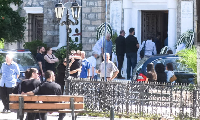Αίγιο: Αυτή την ώρα το τελευταίο αντίο σε μητέρα και γιο που δολοφονήθηκαν