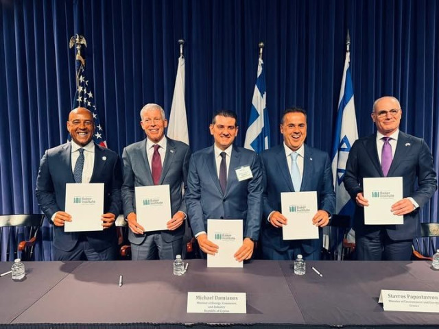 Οι βουτιές της Δόμνας, αλλαγή ηγεσίας για ν’ ανακάμψει το ΠΑΣΟΚ λένε στην QED