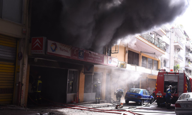 Θεσσαλονίκη: Στο νοσοκομείο εργαζόμενος του συνεργείου που «τυλίχθηκε» στις φλόγες