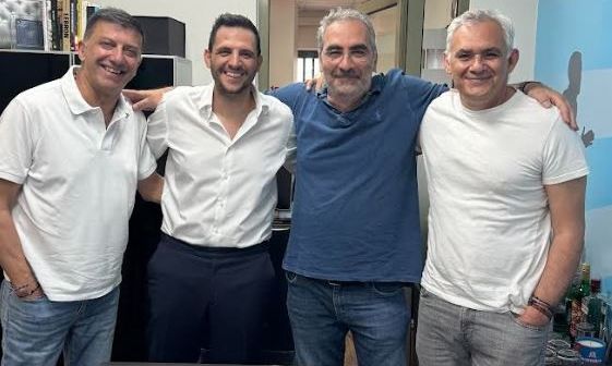 Ο «Τελευταίος Κύκνος» του Στέφανου Δάνδολου ανεβαίνει στο θέατρο το 2027