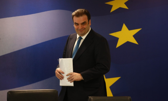 Ηandelsblatt: Έτσι σκοπεύει η Ελλάδα να αποφύγει νέα «παγίδα χρέους» - Η στρατηγική Πιερρακάκη