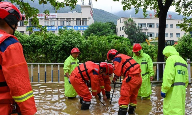 Κίνα: Ζημιές από σφοδρές βροχοπτώσεις - Χιλιάδες κάτοικοι εγκατέλειψαν τα σπίτια τους