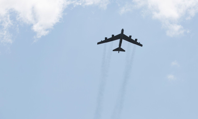 Συντριβή βομβαρδιστικού B-52 στην Καλιφόρνια – Οι οχτώ επιβαίνοντες θεωρούνται νεκροί