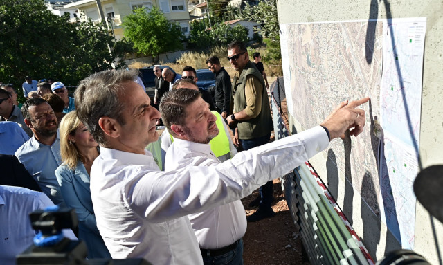 Κυριάκος Μητσοτάκης: Επιθεώρησε τα αντιπλημμυρικά έργα στο ρέμα Κόρμπι