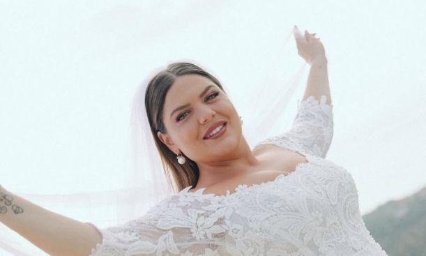 Δανάη Μπάρκα: Νέες φωτογραφίες από τον εντυπωσιακό γάμο στην Μεσσηνία - «Δεν ήξερε κανείς τίποτα»