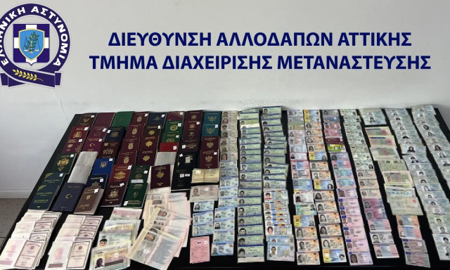 Πατήσια: Εξαρθρώθηκε κύκλωμα παραγωγής πλαστών εγγράφων - Πουλούσαν διαβατήρια με 900 ευρώ