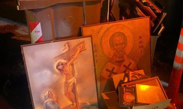 Δεκάδες εικονίσματα βρέθηκαν πεταμένα στα σκουπίδια – «Απογοητευτικό και στενάχωρο»
