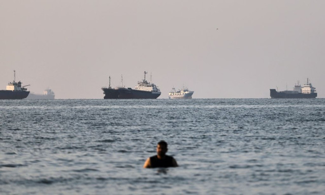 Στενά του Ορμούζ: Ξεκίνησε η κίνηση των πλοίων μετά τη συμφωνία ΗΠΑ – Ιράν