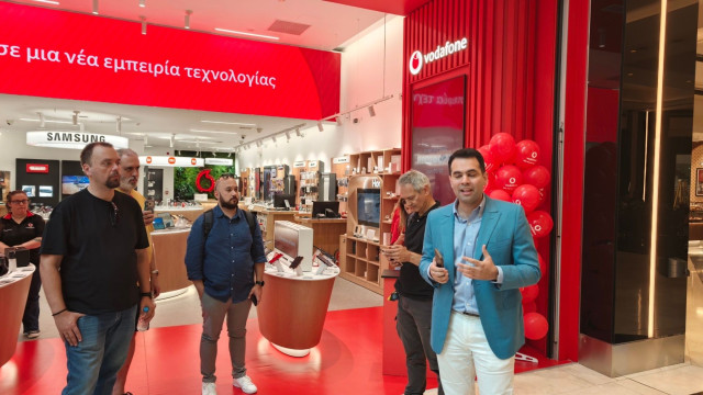 Vodafone: Αλλάζουν όλα στα καταστήματα - Νέες κατ’ οίκον υπηρεσίες