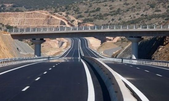 Μέγαρα: Οδηγούσε με 203 χλμ/ώρα - Πήγε να δωροδοκήσει τους αστυνομικούς