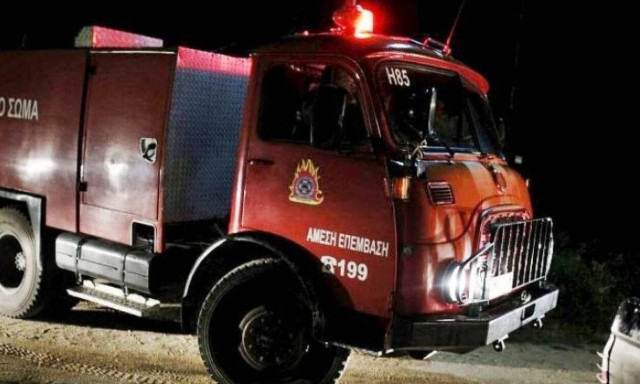 Υπό μερικό έλεγχο οι πυρκαγιές σε αγροτοδασικές εκτάσεις στην Κορινθία