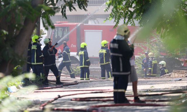Φωτιά τώρα σε εργοστάσιο στο Αιγάλεω - Στο σημείο ισχυρές δυνάμεις της Πυροσβεστικής