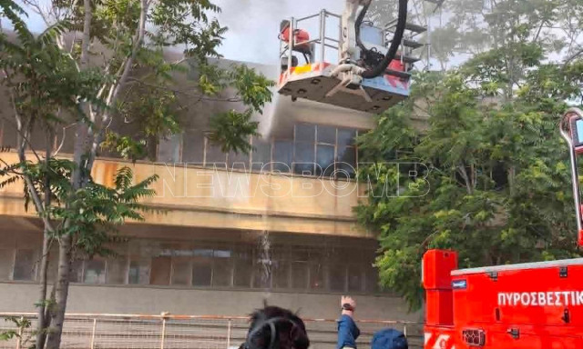 Φωτιά στο Αιγάλεω: «Δεν κινδυνεύουν ανθρώπινες ζωές», λέει ο αντιδήμαρχος στο Newsbomb