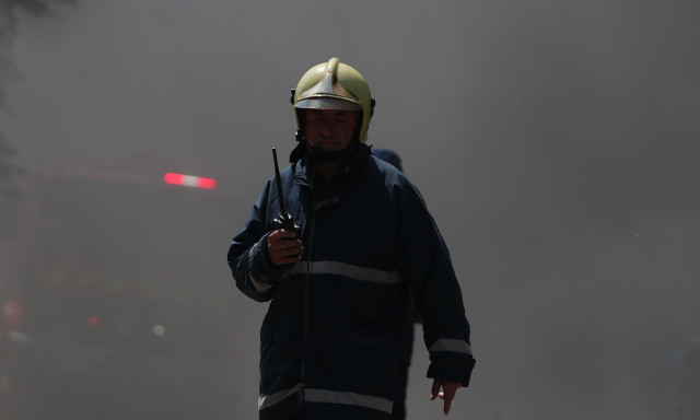 Φωτιά σε εργοστάσιο στο Αιγάλεω: Μειωμένη η ένταση της πυρκαγιάς - Κυκλοφοριακές ρυθμίσεις