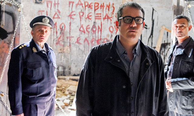 Οι σειρές του καλοκαιριού – Τι βγάζουν από το συρτάρι τα κανάλια