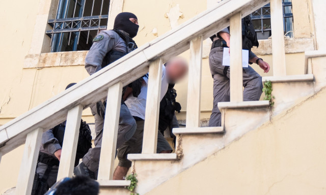Ξέσπασε φίλη της Σταυρούλας Λεβεντάκη στη θέα του δολοφόνου: «Βρωμιάρη σκύψε το κεφάλι»