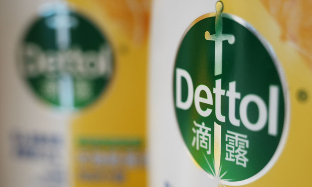 Σάλος στην Κίνα: Η Dettol κυκλοφόρησε διαφήμιση απολυμαντικού για τις «βρώμικες γυναίκες»