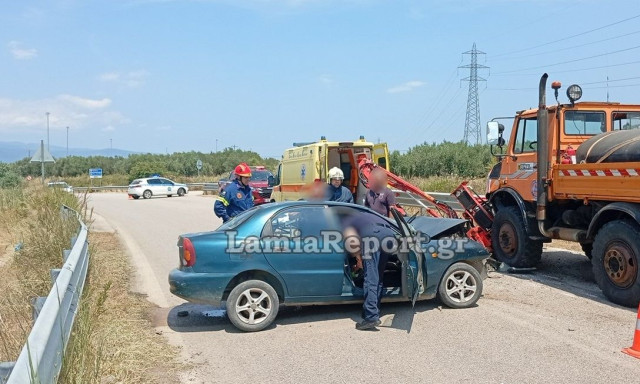 Θανατηφόρο τροχαίο στον παράδρομο της εθνικής στη Φθιώτιδα: Ι.Χ έπεσε σε φορτηγό - Ένας νεκρός