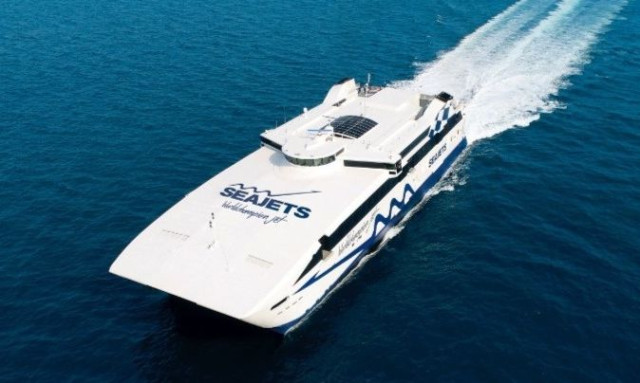 Σαντορίνη: Όταν η SEAJETS μας χαρίζει περισσότερο καλοκαίρι στο νησί